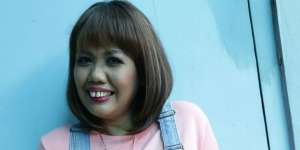 Elly Sugigi Hampir Meninggal di Dalam Pesawat