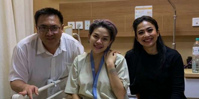 Alasan Nikita Mirzani Sembunyikan Wajah Bayinya