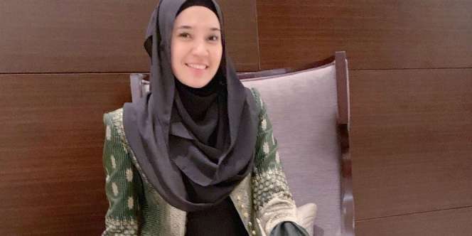 Pesona Hijab Dhini Aminarti di Panggung Muffest 2019