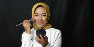 Unik, Riasan Blush On Warna Kuning
