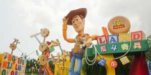 Wahana Ekstrem & Kids Friendly di Disneyland Hong Kong