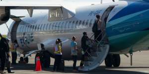 Tiket Pesawat Melangit, Penumpang di Bandara Anjlok Drastis