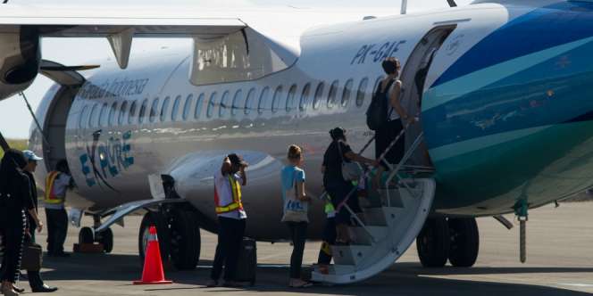 Tiket Pesawat Melangit, Penumpang di Bandara Anjlok Drastis