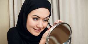 Tips Pakai Eyeshadow pada Bentuk Mata yang Dalam