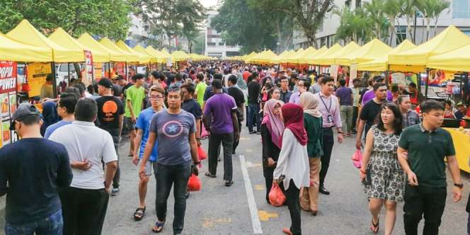 Kena Denda Gara-Gara Jual di Bazar Ramadan Pakai HP dan Arloji