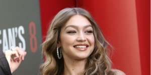 Inspirasi Makeup Nude Gigi Hadid di Met Gala 2019