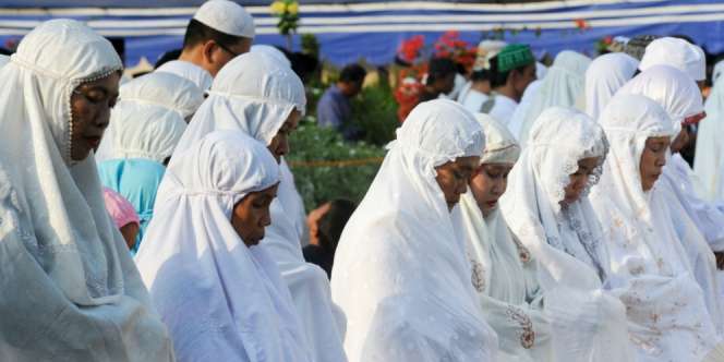Sama-Sama Sholat Tarawih, Mengapa Jumlah Rakaatnya Berbeda?