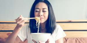 Hindari! Ini Akibat Sahur Cuma Makan Mi Instan