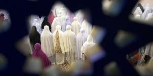 Panduan Lengkap, Niat dan Tata Cara Sholat Tarawih dan Witir Sendiri di Rumah