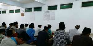 Ikut Tarawih Kilat 23 Rakaat Kelar 7 Menit di Indramayu, Perilaku Pemuda Berubah