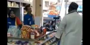 Viral! Diberi Sumbangan Rp1.000, Pria Berjubah Mengamuk