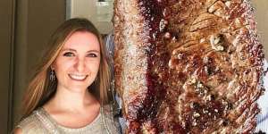 Kocak, Seorang Wanita Ganti Foto Mantan dengan Steak Favorit