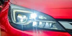 Menyalakan Dim Bikin Lampu Lalu Lintas Berubah Warna?