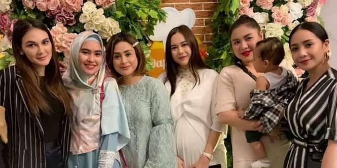 Gaya Kompak Selebritis di Ulang Tahun Pernikahan Anang-Ashanty
