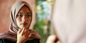 Agar Puasa Lebih Nyaman, Hindari Makeup Ini