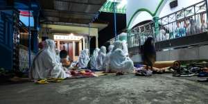 Tarawih Tapi Belum Sholat Isya, Bolehkah?