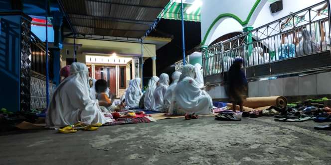 Tarawih Tapi Belum Sholat Isya, Bolehkah?