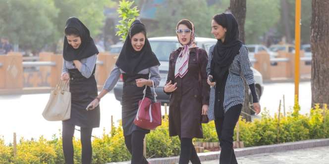 Di Negara Ini, Pria Dilarang Tatap Wanita Selama Ramadan