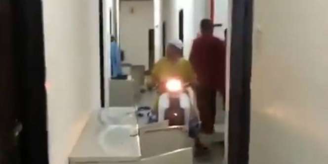 Kocak, Ustaz Bawa Motor ke Lorong Asrama Bangunkan Santri