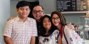 Layak Ditiru, Aturan Gadget Novita Angie untuk Anak Remajanya