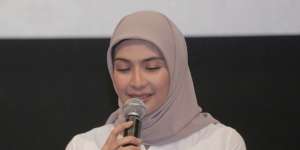 Maudy Koesnaidi Berhijab