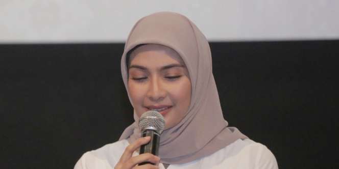 Maudy Koesnaidi Berhijab