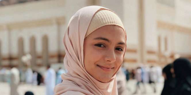 Berhijab Saat Umroh, Amanda Rawles Bikin Pangling