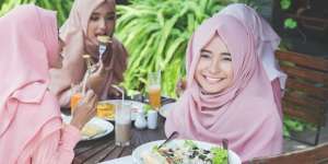 4 Gerakan yang Bisa Mengontrol Hasrat Makan