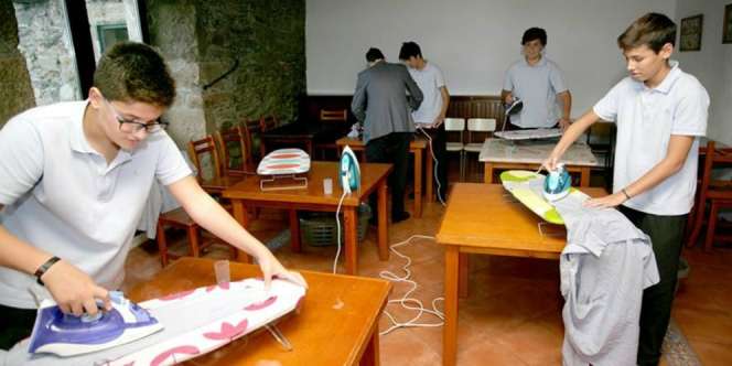 Sekolah Ini Ajarkan Pekerjaan Rumah Tangga untuk Siswanya