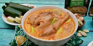 Psst, Ada Cara Praktis Bikin Ayam Opor