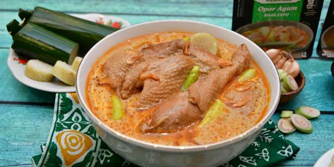 Psst, Ada Cara Praktis Bikin Ayam Opor