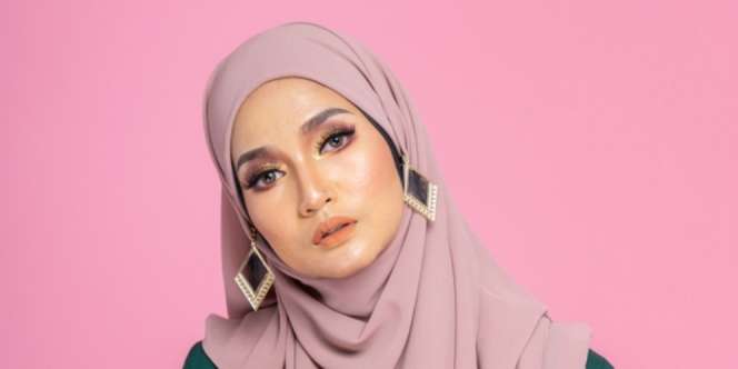 Trik Membuat Wajah Lebih Muda dengan Makeup
