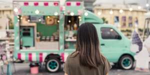 Food Truck Sajikan Santapan Bukber Anak Yatim, Seru!