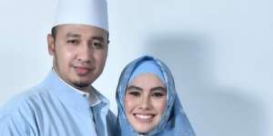 Dinner di Singapura, Celana Suami Kartika Putri Curi Perhatian