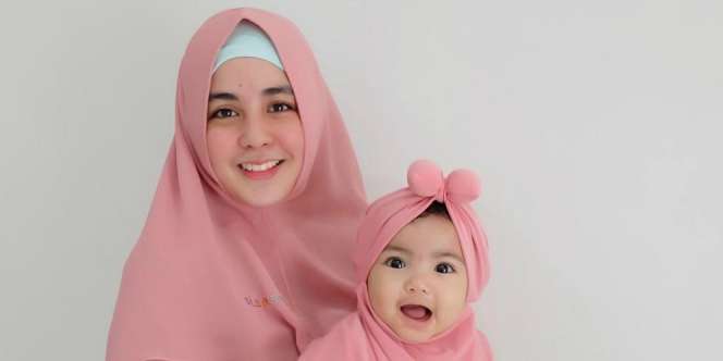 Inspirasi Hijab Syar'i Lebaran ala Risty Tagor