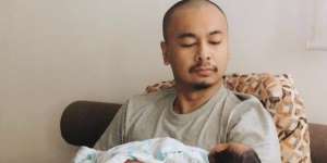 Usia 1 Hari, Anak Raditya Dika Sudah Bisa Tutupi Biaya Rumah Sakitnya
