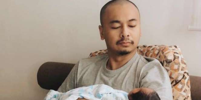 Usia 1 Hari, Anak Raditya Dika Sudah Bisa Tutupi Biaya Rumah Sakitnya