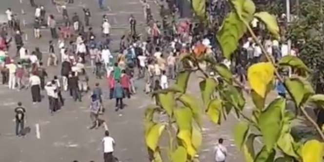 Jati Baru Tanah Abang Rusuh, Massa Rusak Fasilitas Umum