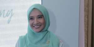 Zaskia Sungkar Pilih Busana Simpel dan Elegan untuk Merayakan Lebaran