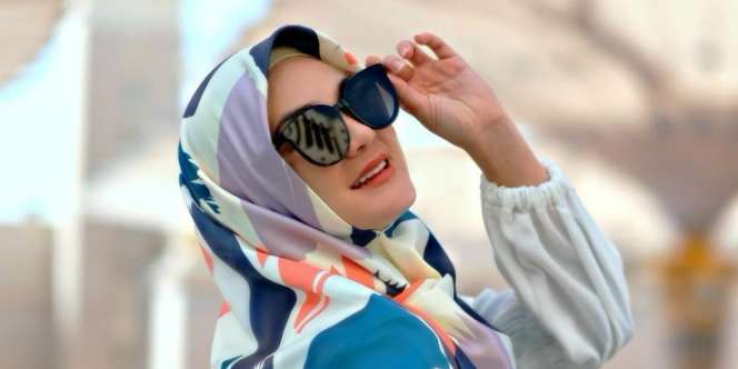 Bukber Santai, Luna Maya Tampil Anggun Berhijab