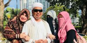Kesetiaan Tiga 'Bidadari' Ustaz Arifin Ilham Hingga Momen Terakhir