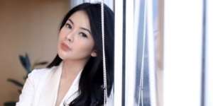 Gaya Modis Elvia Cerolline, Pacar Baru Billy Syahputra