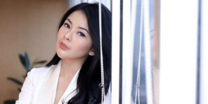 Gaya Modis Elvia Cerolline, Pacar Baru Billy Syahputra