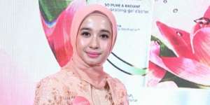 Gaya Hijab Laudya Cynthia Bella Bikin Netizen Terpana