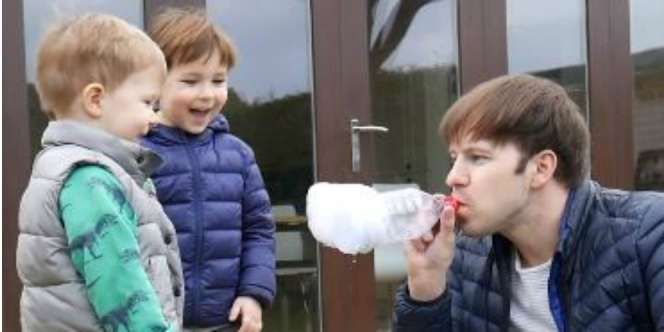 Ajak Si Kecil Buat Mainan Busa Sabun dari Botol Bekas
