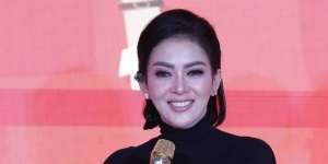 Ivan Gunawan Rusakkan Kalung Berlian Syahrini, Berapa Harganya?