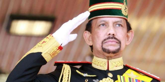 Sultan Brunei Kembalikan Penghargaan dari Oxford