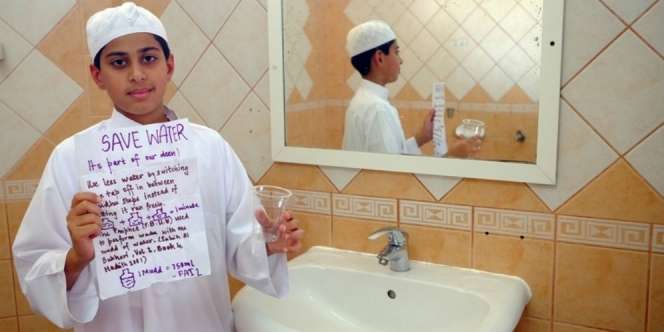 Bocah Ini Kampanye Hemat Air Wudu