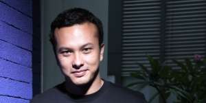 Penasaran 'Wajah Jelek' Nicholas Saputra, Lihat di Sini!
