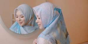  Gaya Hijab dan Baju Kurung, Tren Lebaran ala Ayana Moon